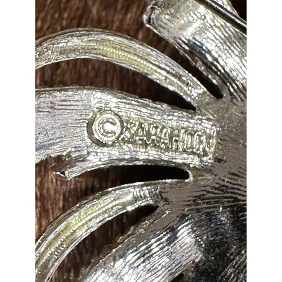 Vintage Sarah Coventry Signed Silvertone Starburst Flower Brooch with Faux Pearl - Picture 3 of 5